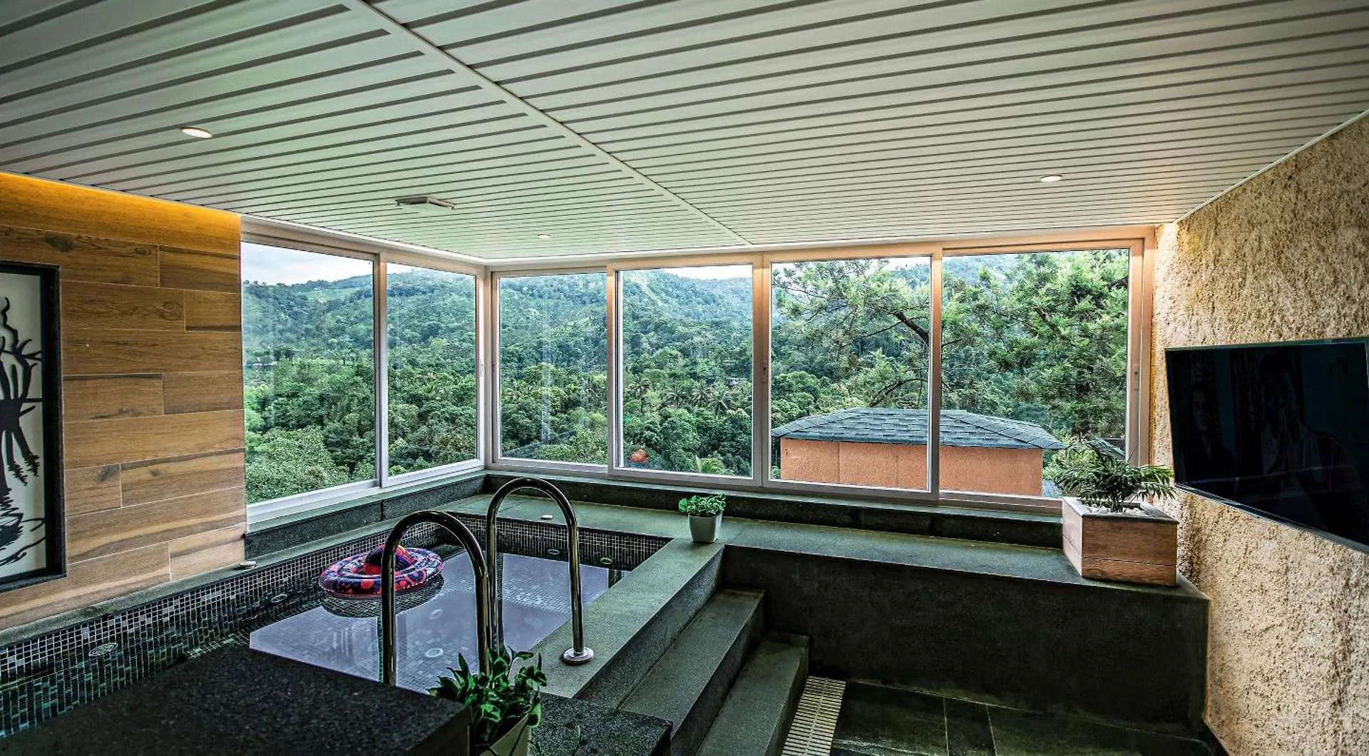 The Violet Thekkady Hotel Resort